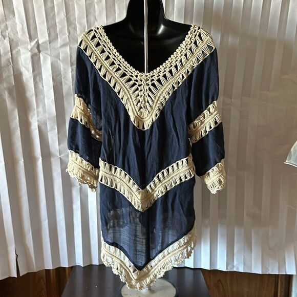 Importers of New York Women's Size M Blouse Blue Cream Casual Work Top - Picture 2 of 3